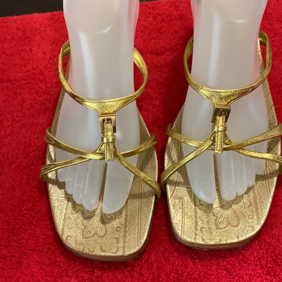 BEAUTIFUL PRADA HEELS 💕💕 - Picture 1 of 10